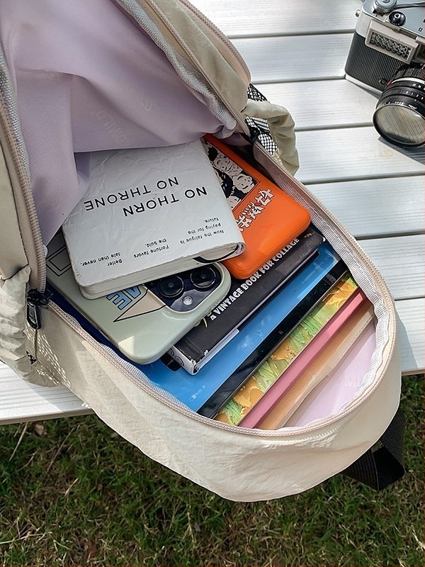 Túrahátizsák — Kétfunkciós kültéri használathoz, könnyű, kompakt kialakítás, nylon anyag, uniszex.