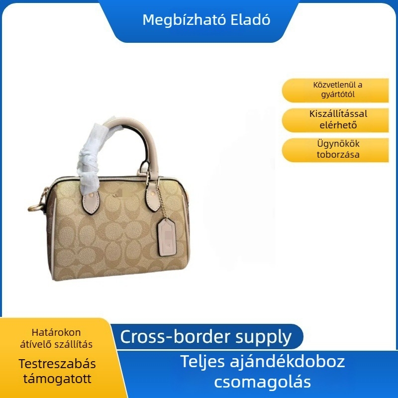 Párnás alakú Boston táska PVC-ből, cipzárral nyíló; belső zsebek: cipzáros zseb, telefontartó zseb, dokumentum zseb