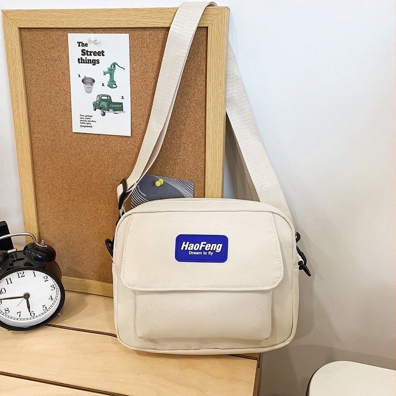 Nappali crossbody táska Oxford anyagból, hengeres forma, cipzáras nyitás, belső nylon bélés