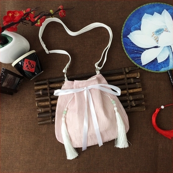 Női crossbody táska irodalmi kínai stílusban, selyem anyag, dumpling forma, horizontális négyzet alakú, húzózsinóros zárás