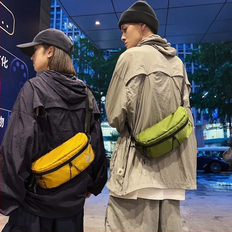 Férfi nylon chest bag, street-trendy stílus, nyár 2024, cipzáras zárás, belső telefontok