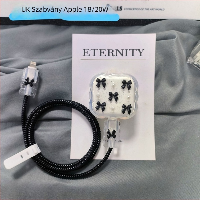 Sage TPU adatkábel védőtok — brit szabvány, rajzfilm masni dizájn, 20W töltőkkel kompatibilis iPhone 15/15 Pro Max és iPhone 16/16 Pro Max