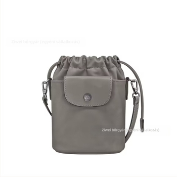 Húzózsinóros Bucket Bag valódi bőrből (top-grain cowhide), cilindrikus forma, rejtett cipzáros zseb