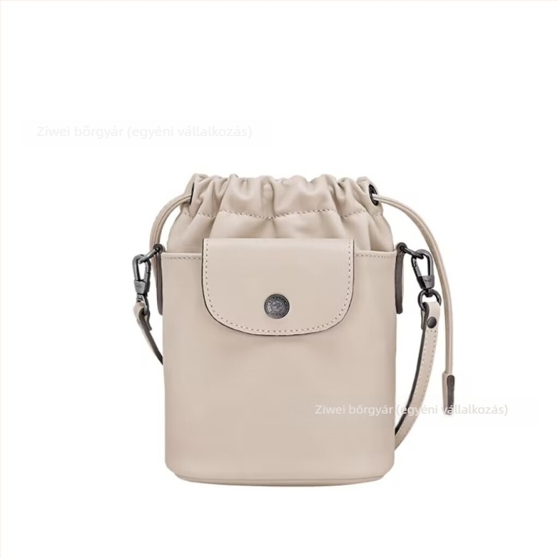 Húzózsinóros Bucket Bag valódi bőrből (top-grain cowhide), cilindrikus forma, rejtett cipzáros zseb