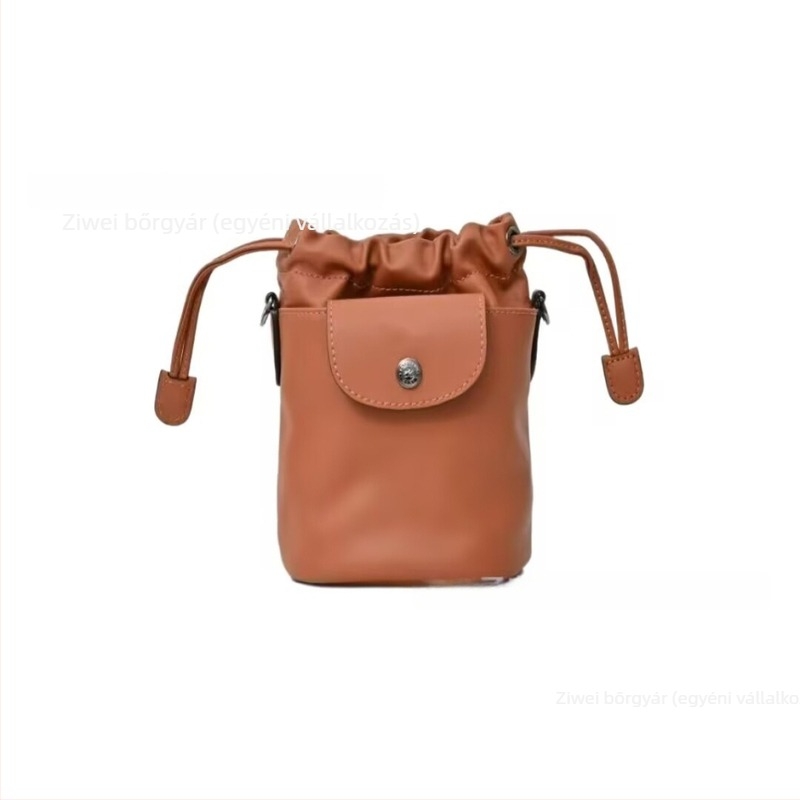 Húzózsinóros Bucket Bag valódi bőrből (top-grain cowhide), cilindrikus forma, rejtett cipzáros zseb