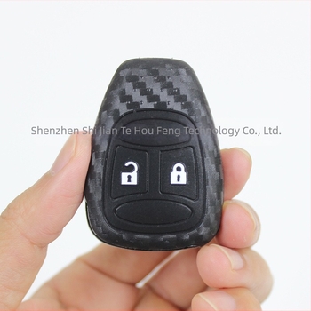 Szilikon autókulcsvédő karbonszálas textúrával Jeep Wrangler/Compass, 2- és 3-gombos kivitel