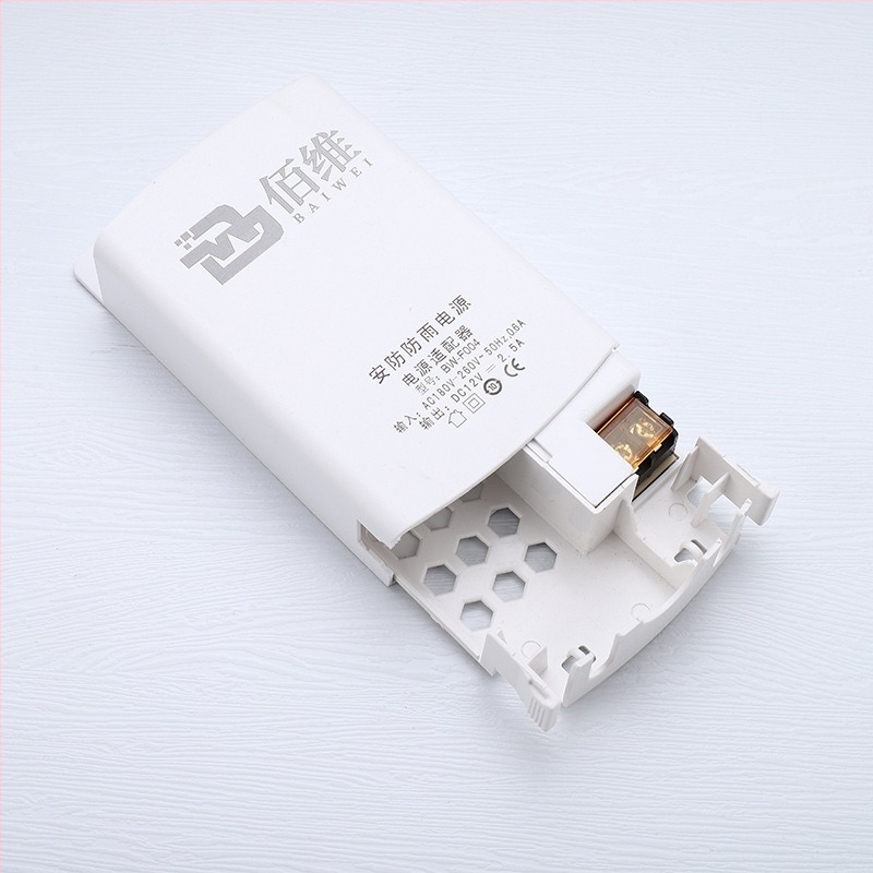 Kültéri vízálló 12V 2.5A tápegység biztonsági kamerákhoz, közvetlen töltés