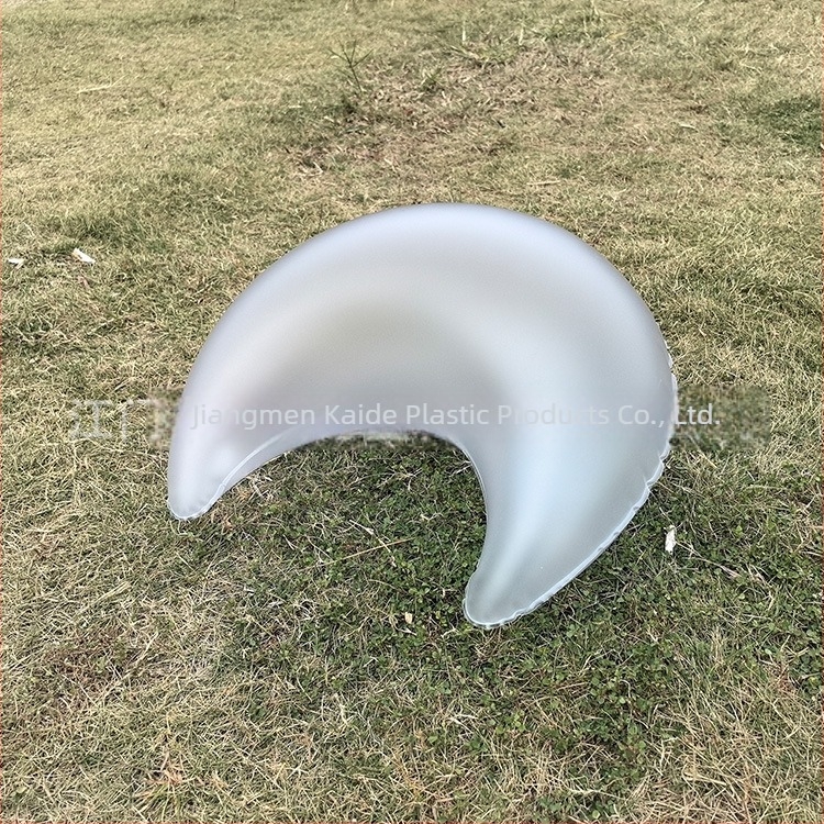 PVC-ből készült felfújható párna Crescent U-formájú dizájnnal, Virtue márka, modell 452822, súly 200 g.