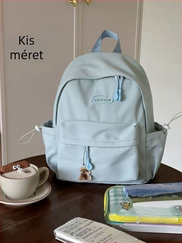 Diákkönyv hátizsák mindennapi használatra, uniszex, utcai stílus; kapacitás 20–35 L, anyag nylon, bélés poliészter, levegő párnás vállpánt rendszer.
