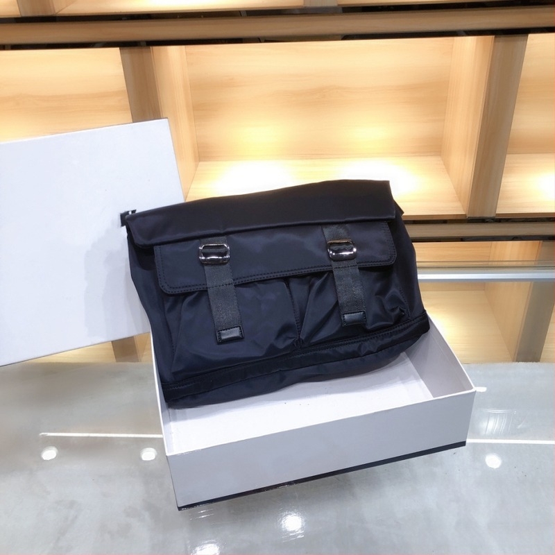 Férfi crossbody táska – utcai stílus, nylon, bővíthető kapacitás, 10 hüvelykes laptop rekesz, poliészter bélés