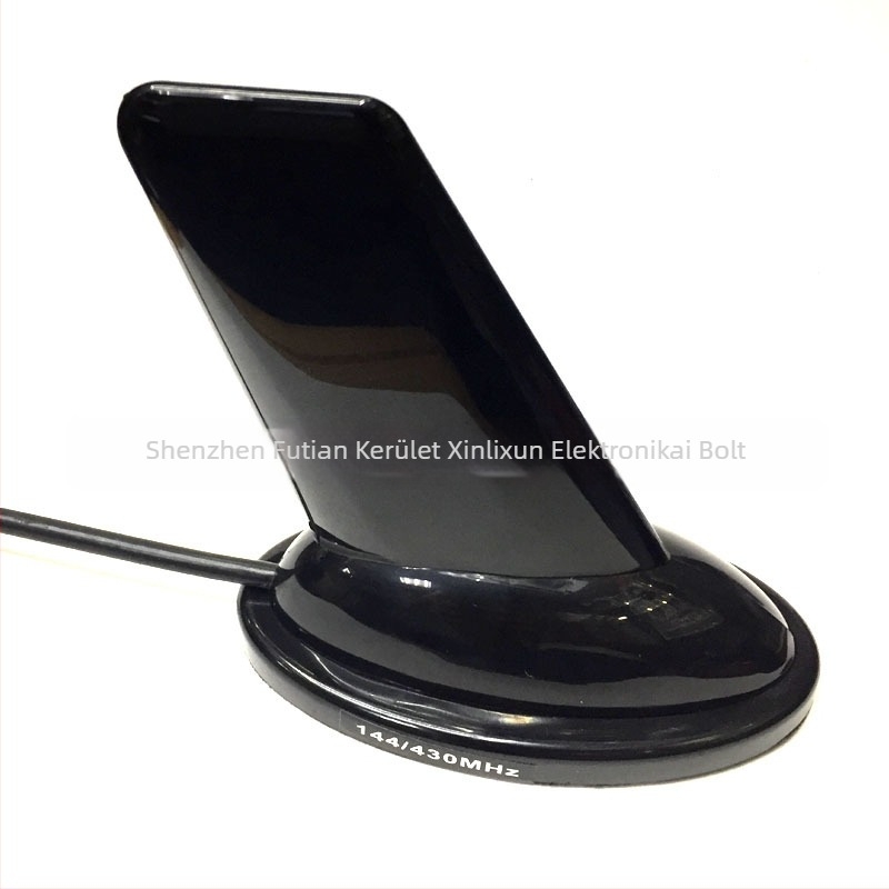 Autóba szerelt walkie-talkie shark fin antenna (144/430 MHz, 3–5 km hatótáv, 50 Ω impedancia)