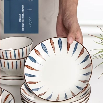 Japán stílusú porcelán vacsoratál, kerek forma, aláglazúros szín, egyszerű stílus