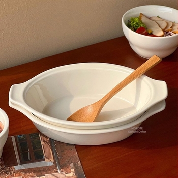 Kétfülű ovális porcelán tányér, modern minimál stílus, színes mázas felület, egyszínű mintázat, mikrohullámú sütőben nem használható