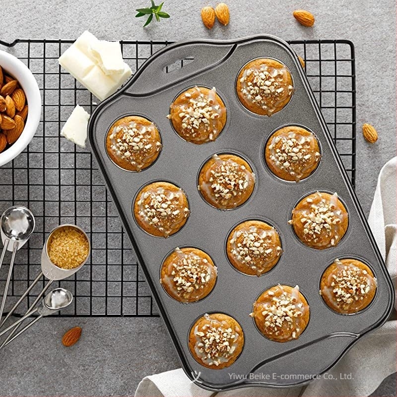 12-üreges kerek muffinforma vastag szénacélból készült, tapadásmentes bevonattal, muffinhoz és süteményekhez