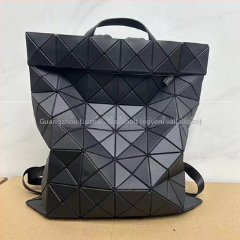 PVC anyagú hátizsák, 20-35 L kapacitás, 11 hüvelykes laptophoz illeszkedik, ergonómikus hátsó panel