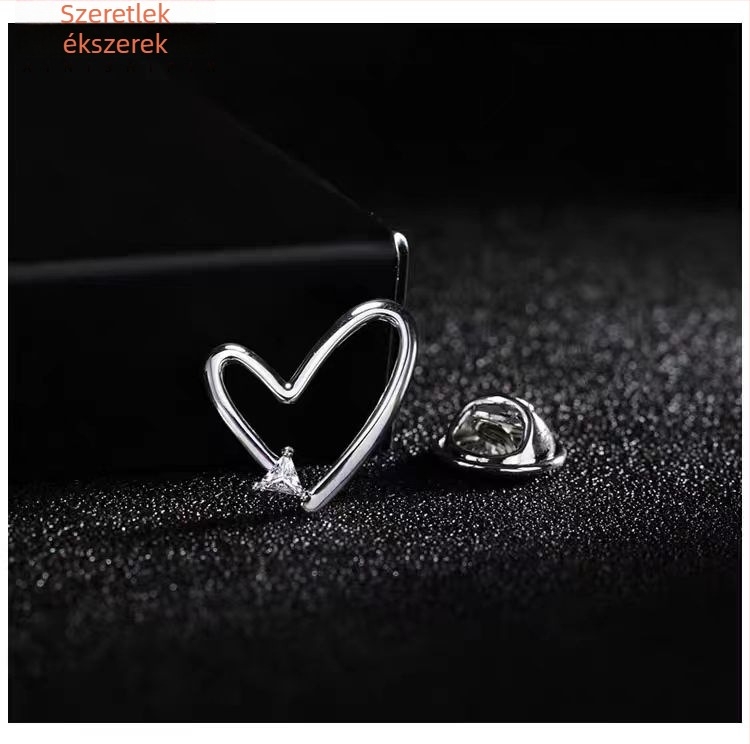 Szív alakú kitűző gyémánt-beállítással, cinkötvözetből, uniszex, eredeti dizájn