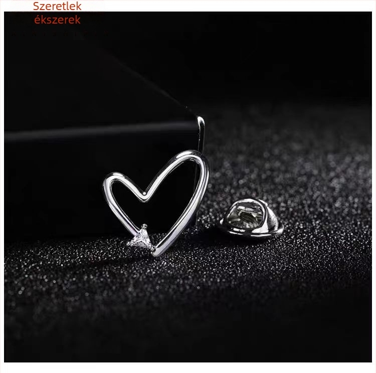 Szív alakú kitűző gyémánt-beállítással, cinkötvözetből, uniszex, eredeti dizájn