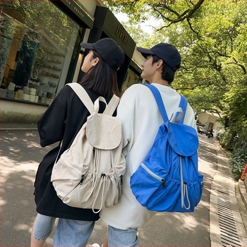 Hátizsák – Koreai stílusú utcai trend, nylon anyag, húzókötés záródás; kapacitás 20–35 L, szellős poliészter bélés, ívelt vállpántok