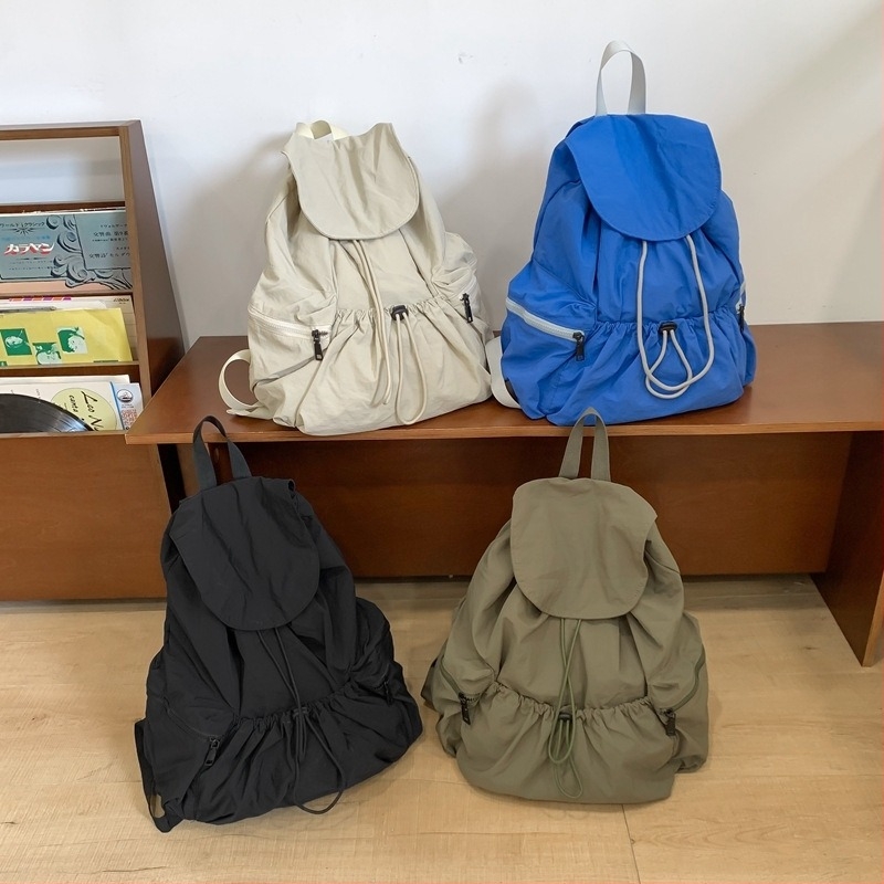 Hátizsák – Koreai stílusú utcai trend, nylon anyag, húzókötés záródás; kapacitás 20–35 L, szellős poliészter bélés, ívelt vállpántok