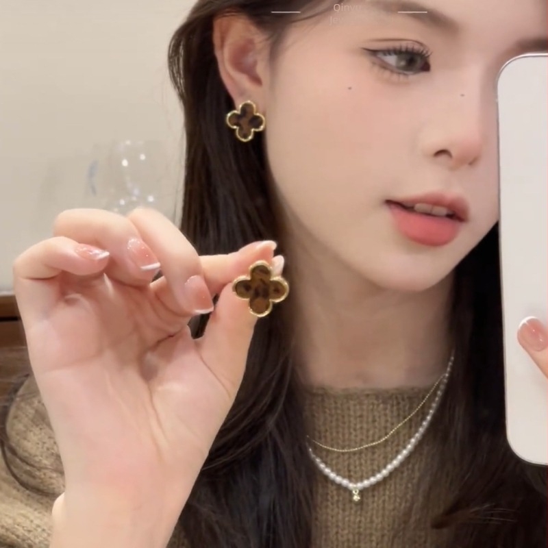 Fülbevalók négylevelű lóhere mintával, réz anyagú, elektroplatált bevonattal, koreai stílus, 2024 ősz