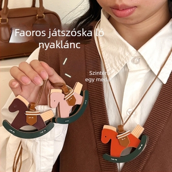 Vintage bőr hintázó ló medál hátizsák és autó dekorációhoz • Anyag PU • Tömeg 20 g • Minta: apró állatok • Stílus: édes, medál • Tengyi premium