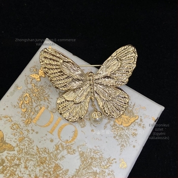 Leptir alakú brooch csüngővel és gyöngyökkel, aranyozott rézből, elektrolitikus bevonattal, női divatkiegészítő
