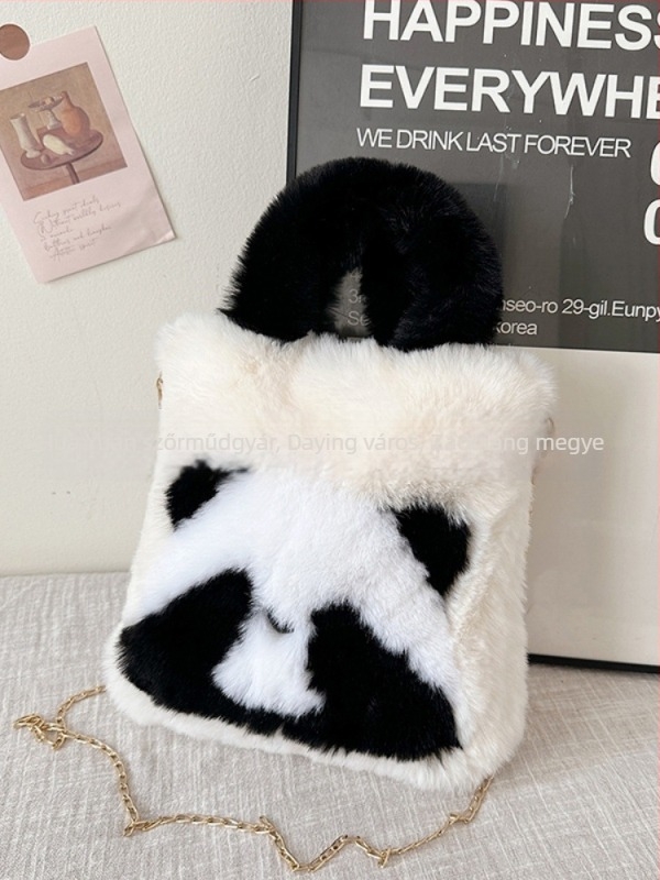 Panda plüss bucket táska mágneszáras, telefontartó zsebbel, szintetikus bőr béléssel