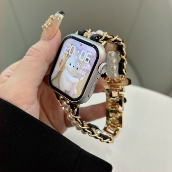 Perlával díszített bőrszíj Apple Watchhoz — elegáns karkötő
