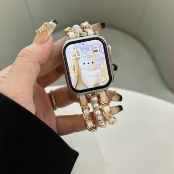 Perlával díszített bőrszíj Apple Watchhoz — elegáns karkötő