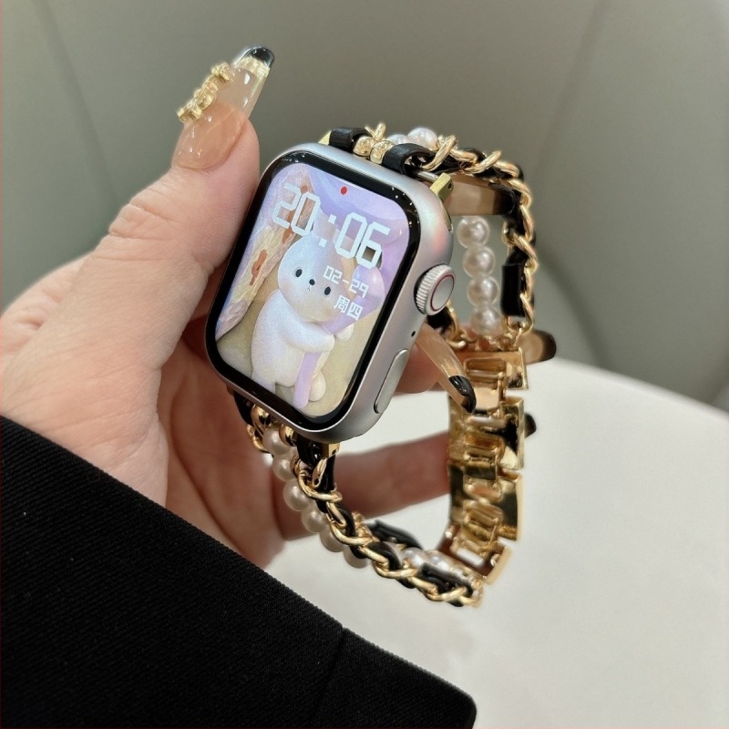 Perlával díszített bőrszíj Apple Watchhoz — elegáns karkötő