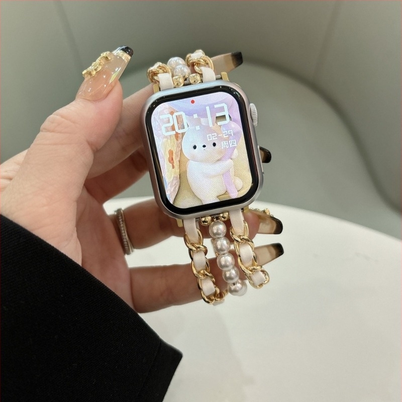 Perlával díszített bőrszíj Apple Watchhoz — elegáns karkötő