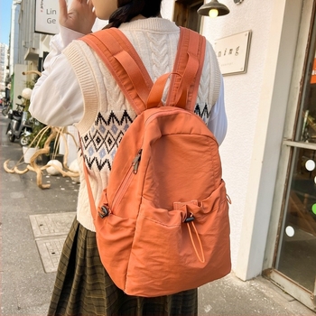 Koreai stílusú nylon hátizsák, 20–35 L kapacitás, könnyű szabadidős utazáshoz, kompatibil 16 hüvelykes laptophoz