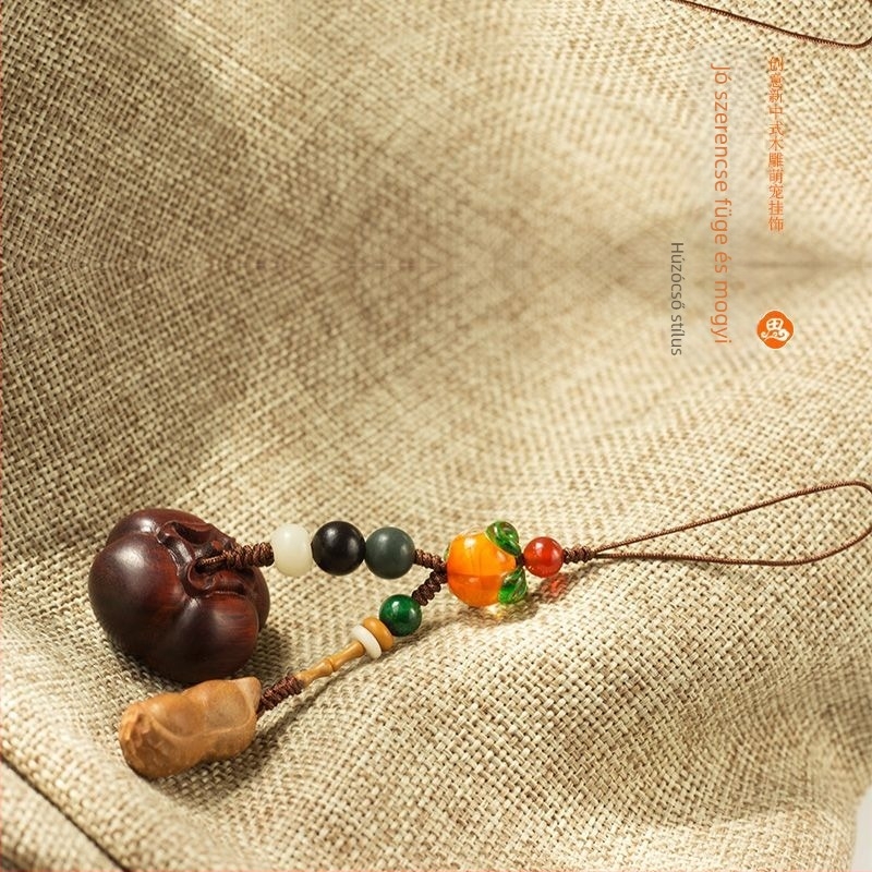 Fa autókulcstartó sandalwood, persimmon és peach wood díszítéssel