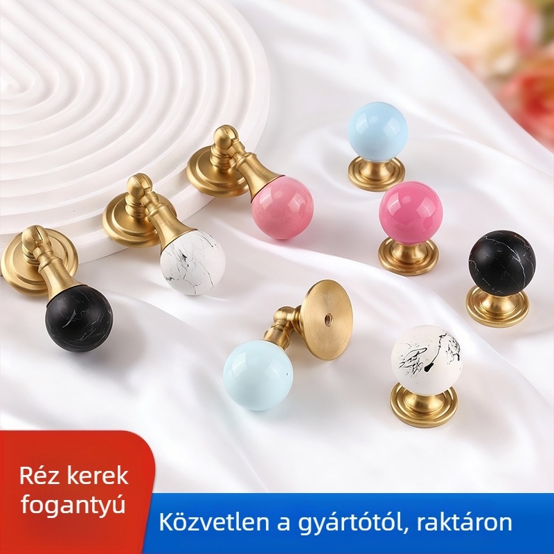 Sárgaréz gömb alakú ajtófogantyú szekrényhez, gömb alakú form, CNC megmunkálás, felületre szerelt, könnyű luxus stílus