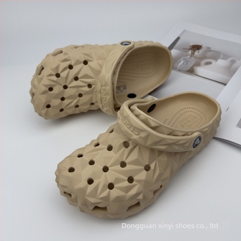 Férfi EVA szandálok, légáteresztőek, vízállóak, csúszásmentes talppal, injektálással formázott talp, EVA felsőrész, 1–3 cm sarka, Leisure Crocs stílus