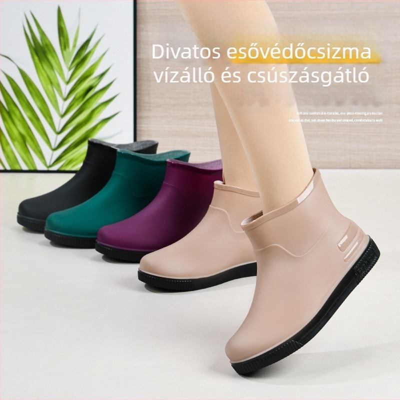 Női PVC esőcsizma, alacsony szár, 1–3 cm-es sarok, csúszásmentes talp, betűs minta, minden szezonban