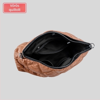 Down Bag Tote – Poliészter, vízszintes négyzet alakú forma, cipzáros nyitás, belső rekeszek: cipzáros zseb, telefon zseb, további cipzáros rekesz; egy vállpánt
