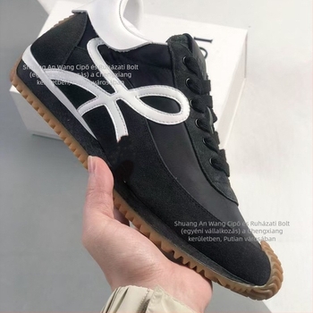 Női bőr casual sneakers fűzős zárással, kerek orrú, könnyű, természetes gumi talppal