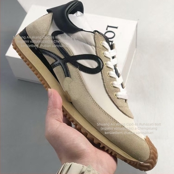 Női bőr casual sneakers fűzős zárással, kerek orrú, könnyű, természetes gumi talppal