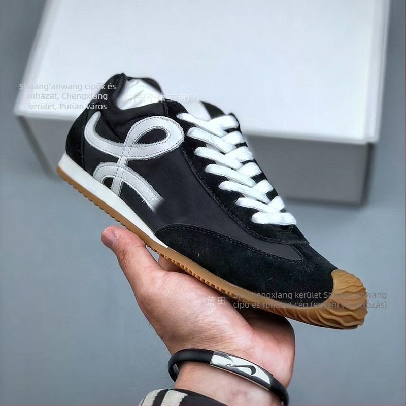 Női bőr casual sneakers fűzős zárással, kerek orrú, könnyű, természetes gumi talppal