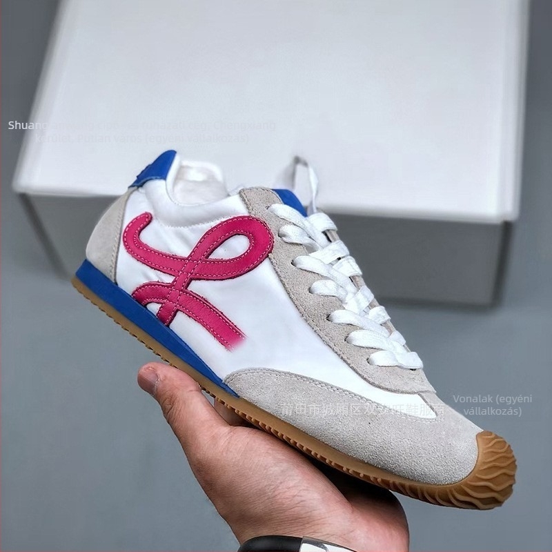 Női bőr casual sneakers fűzős zárással, kerek orrú, könnyű, természetes gumi talppal