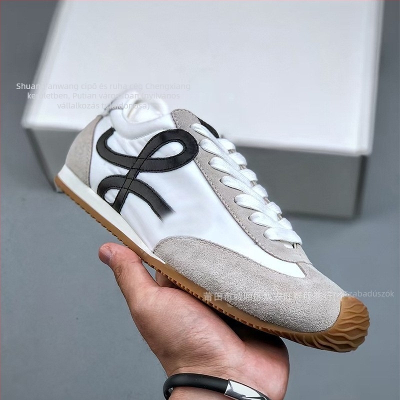 Női bőr casual sneakers fűzős zárással, kerek orrú, könnyű, természetes gumi talppal