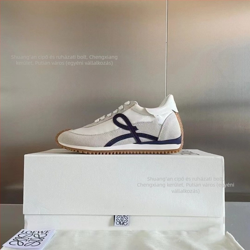 Női bőr casual sneakers fűzős zárással, kerek orrú, könnyű, természetes gumi talppal