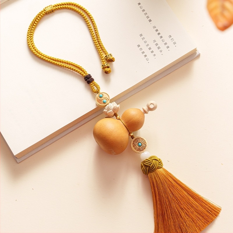 Baifujiang fa autófüggő – faanyag, retro stílus, lótusz motívum a belső tükörhöz