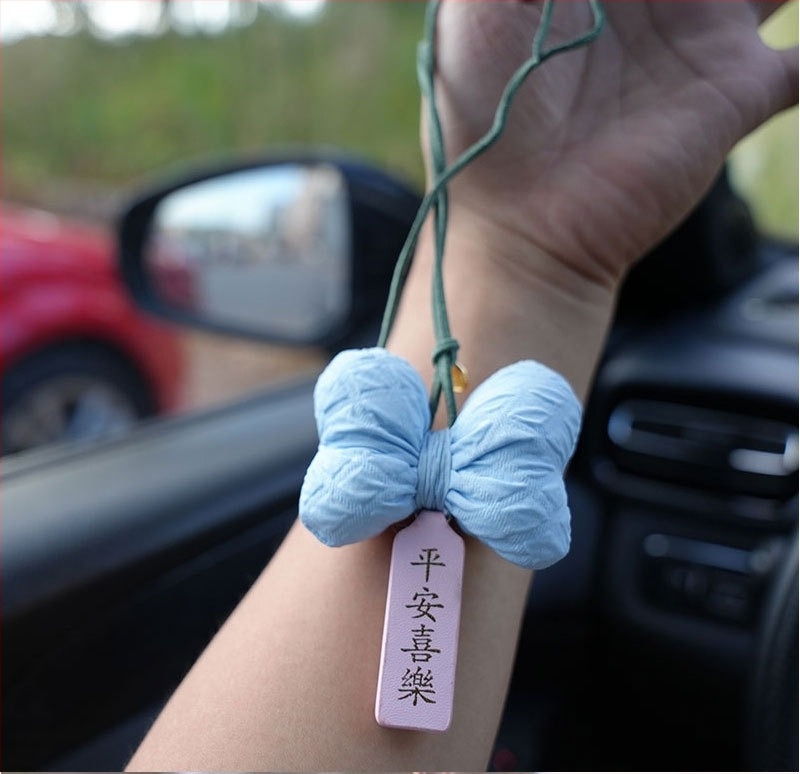 Autómedál – textil anyag, egyszerű stílus, belső dekoráció