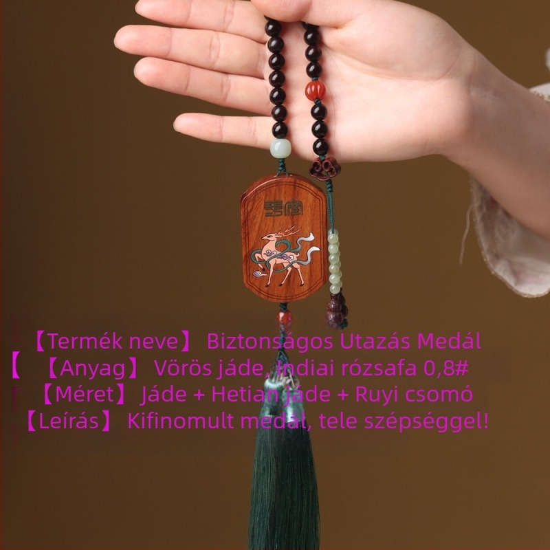 Szantálfa autós medál, aranyozott bevonattal, új kínai stílusú belső kiegészítő; mintázat: aranyos állatfigurák (medve, disznó); megjelenés 2025 tavaszán