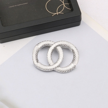 Kettős C betűs brooch – ötvözet anyag, betű alak, elektroplating, nőknek