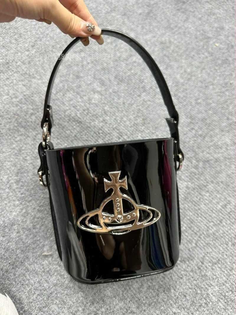 Kerek bőr crossbody táska krokodil mintával, zsinóros zárás, laminált cipzáras zseb, belsővel