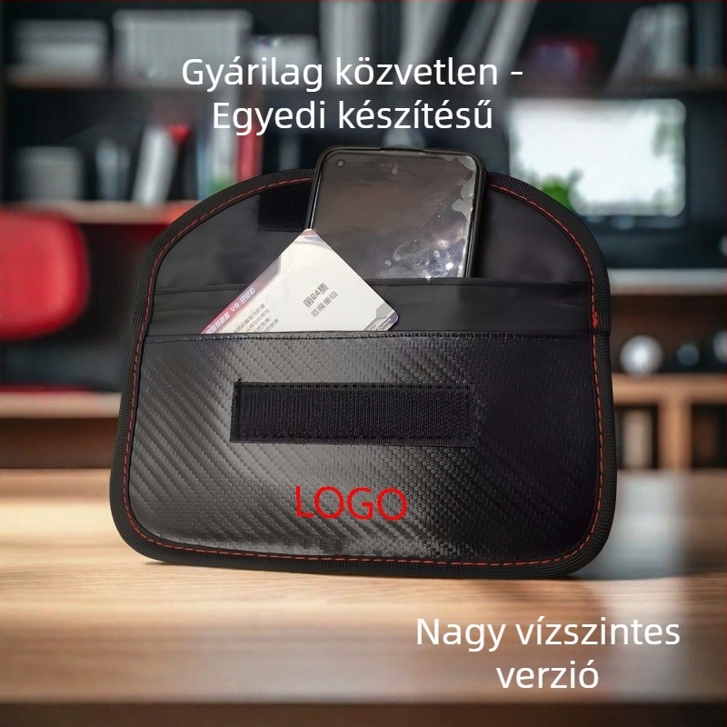 Kulcstáska lopás elleni védelemmel és autókulcs jelvédővel, bőrből, kockás mintával