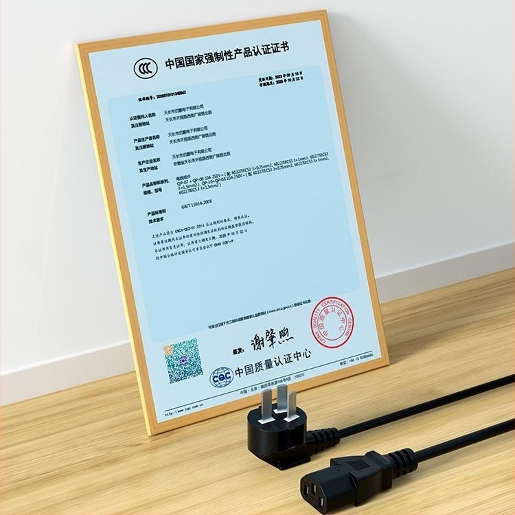 3-vezetékes univerzális tápkábel dugóval PC-hez és monitorhoz | Modell Pin Line, OEM feldolgozás, Kiadva 2024 márciusban